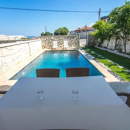 Alacati Pool And Garden Villa Çeşme