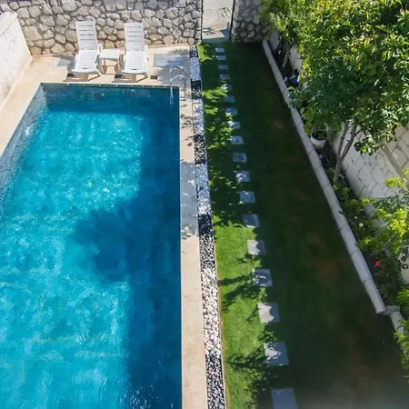 Alacati Pool And Garden Çeşme